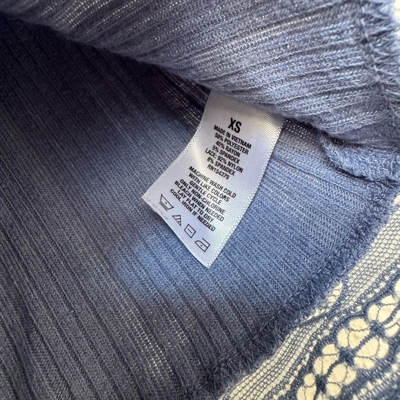 Lace Trim Crop Top Aeropostale XS - Picture 3 of 6